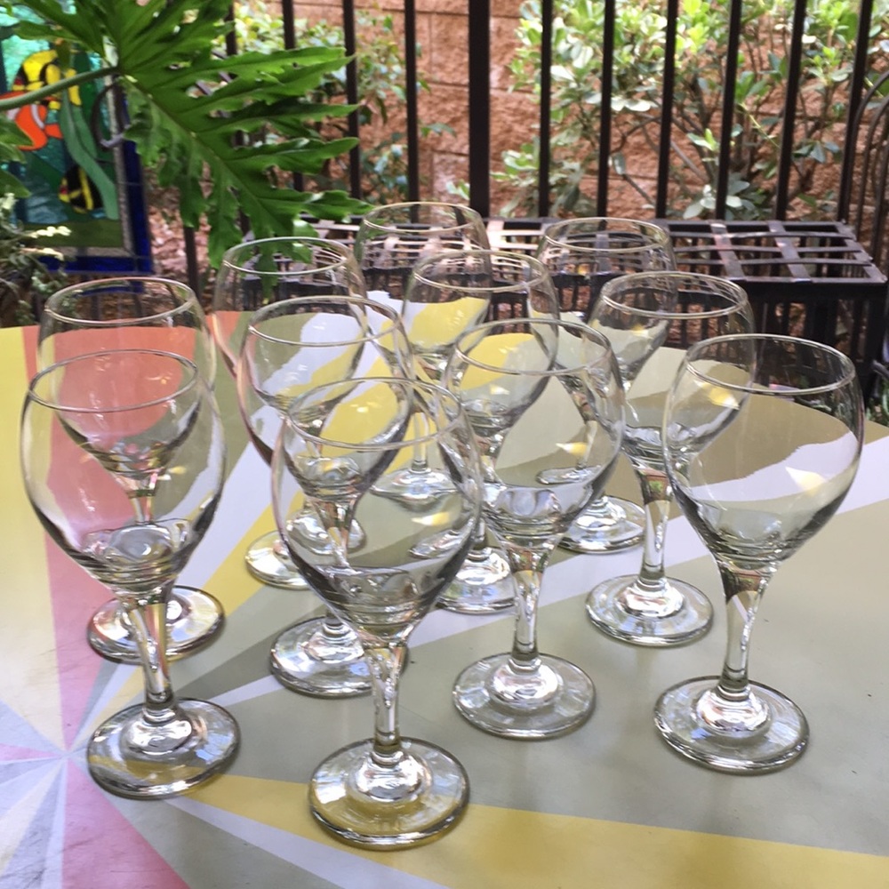 12 Clear Wine Glasses